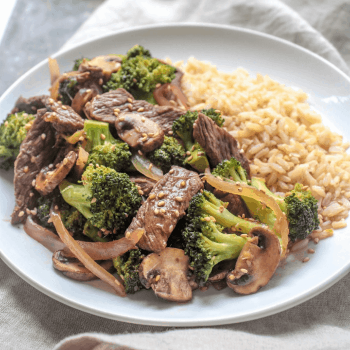 30-Minute Healthy Beef and Broccoli Stir Fry with Ginger (One Pan)