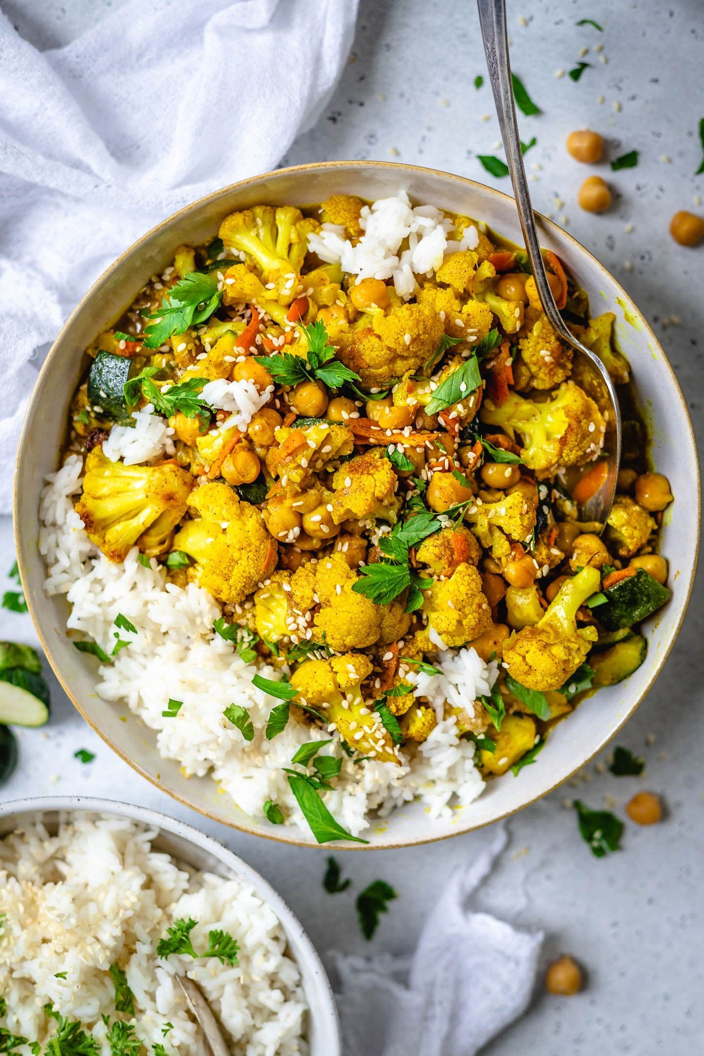 30-Minute Roasted Cauliflower Curry with Chickpeas (Vegan)
