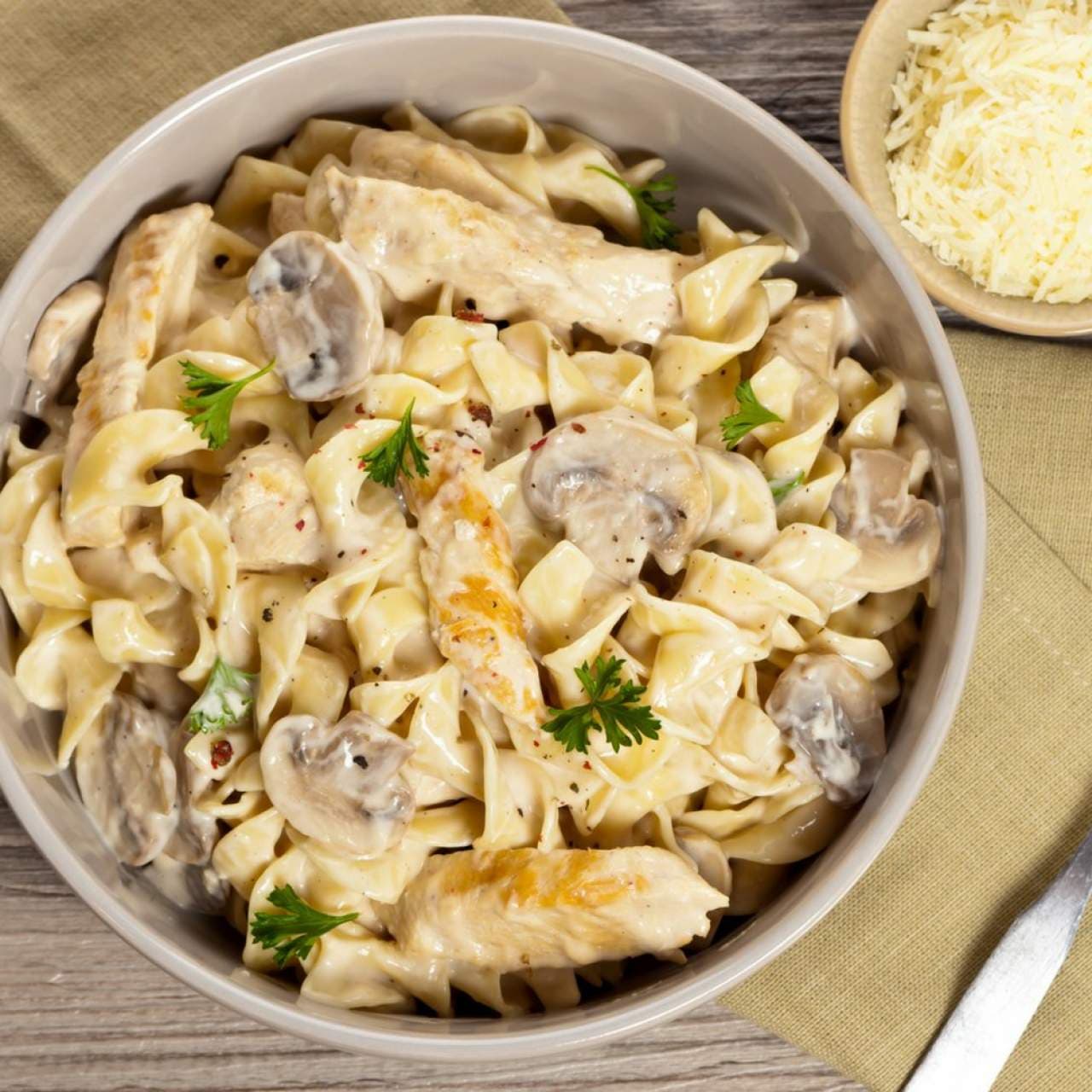 One Pot Creamy Chicken and Mushroom Pasta