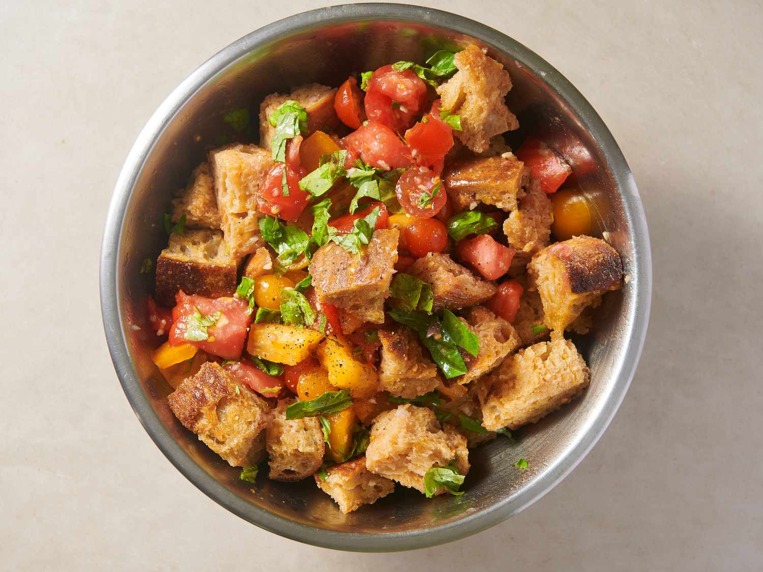 Classic Panzanella Salad (Tuscan-Style Tomato and Bread Salad)