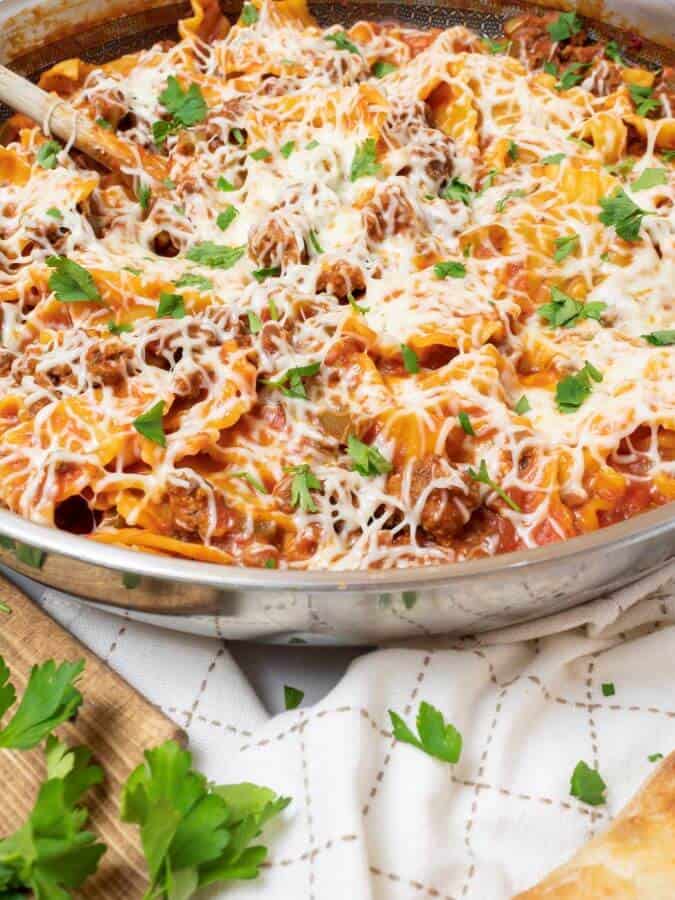Easy One Pan Lasagna Recipe (Skillet Dinner)
