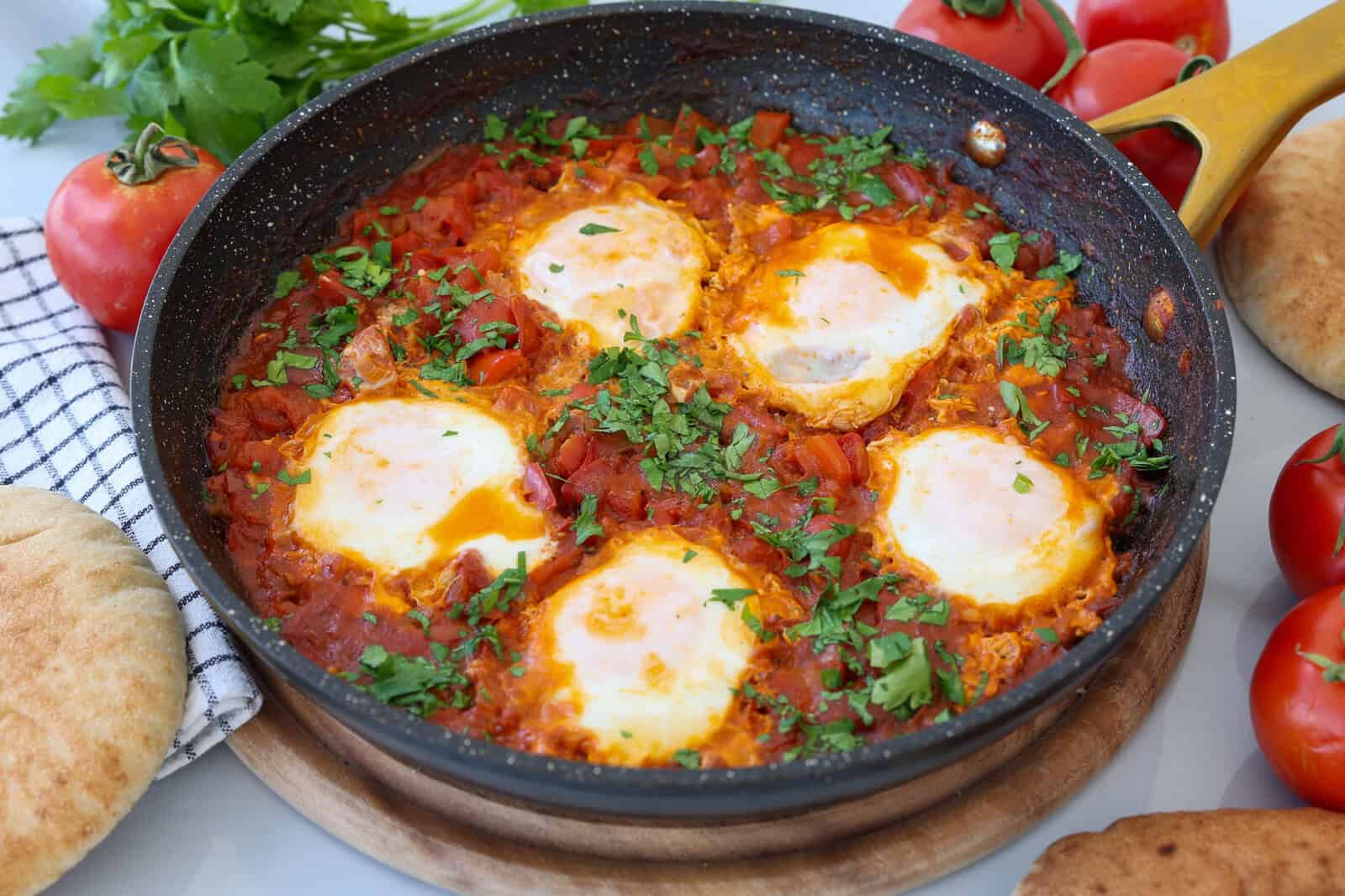 Easy Shakshuka Recipe (Traditional & Authentic)