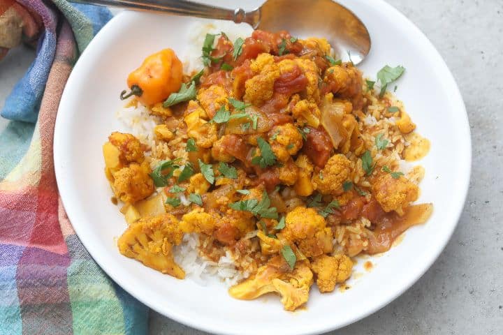 Creamy Vegan Cauliflower Curry with Coconut Milk