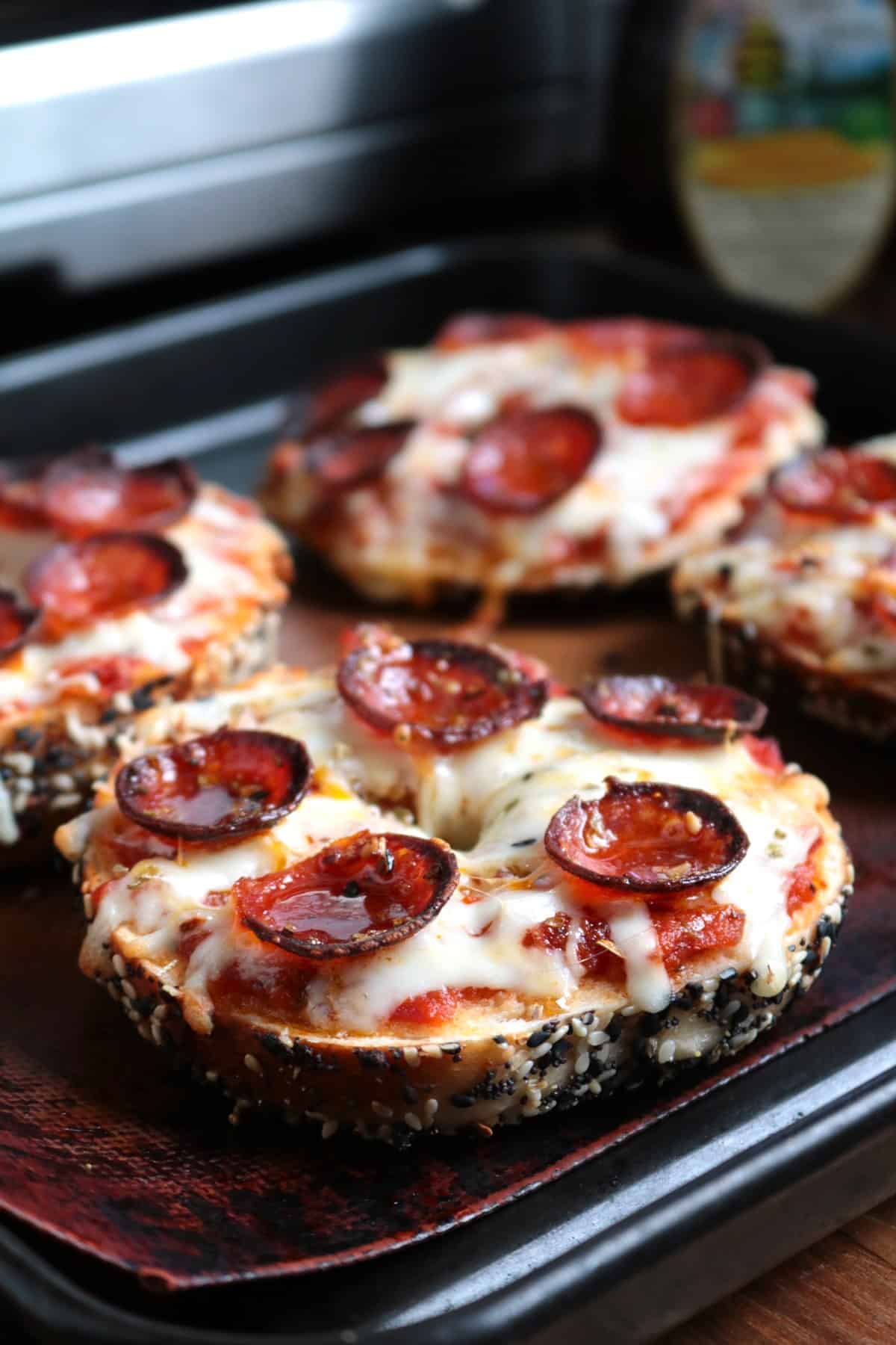 PIZZZA BAGELS